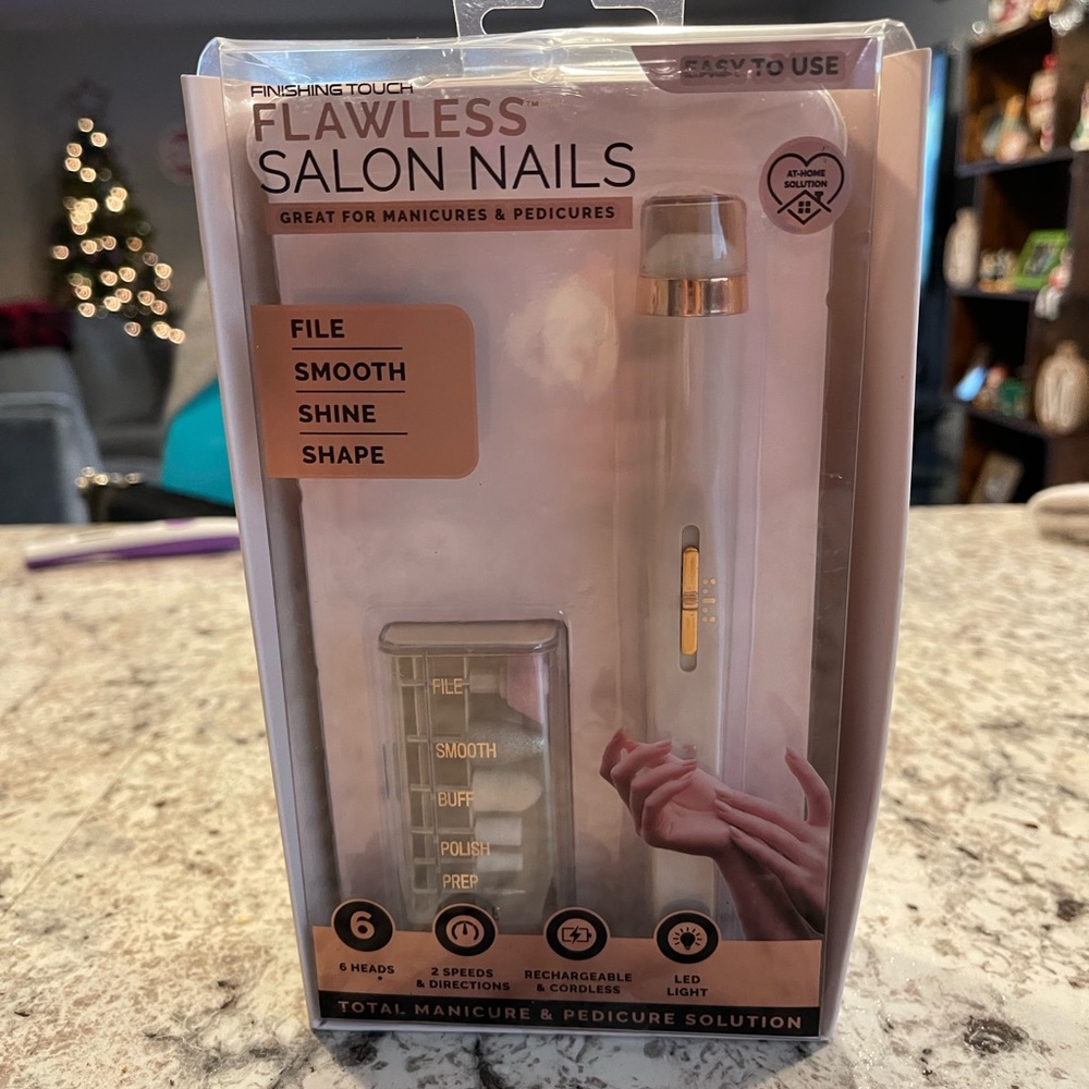 FLAWLESS Salon Nails- Total manicure & pedicure solution